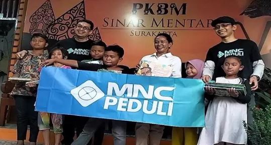 Bantuan buku bacaan dari MNC Peduli sangat bermanfaat bagi PKBM Sinar Mentari Pasar Kliwon, Kota Solo. (R August)